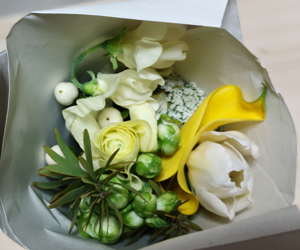 アンドプランツお花の定期便ミディアムのブーケ