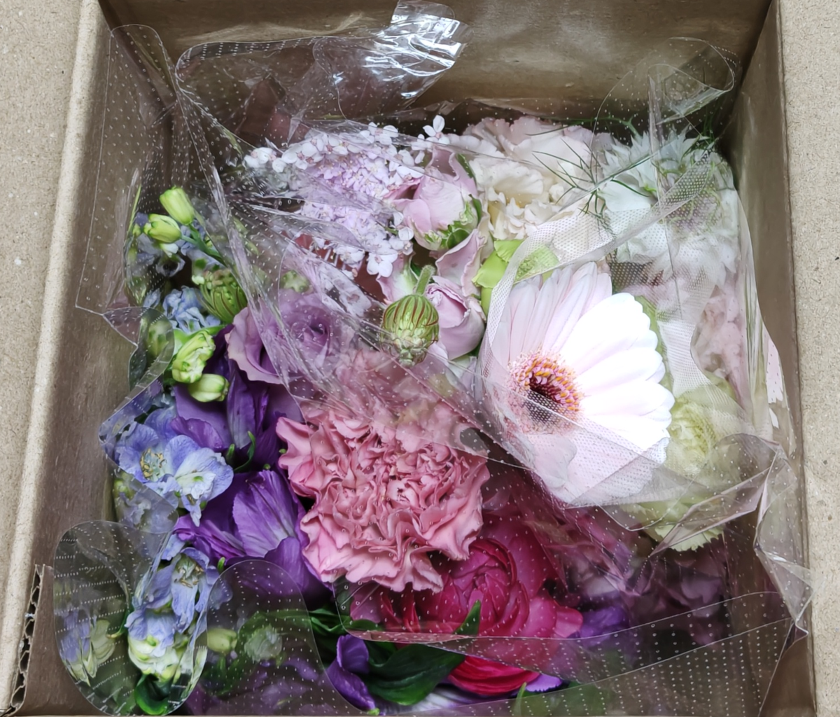 FLOWERの季節のおまかせブーケが届く定期便04/05到着分開封時