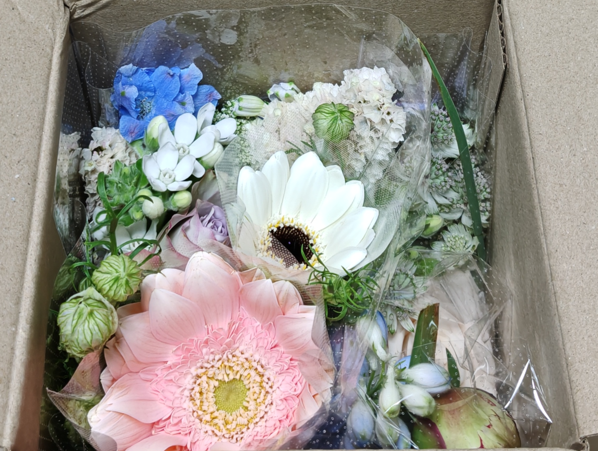 季節のおまかせブーケが届く定期便04/19到着分開封